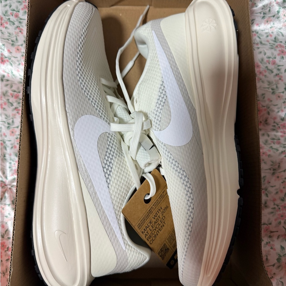 Nike Revolution 8 Running Shoes – Women’s 10 / Men’s 8.5 – Sail White – NWT